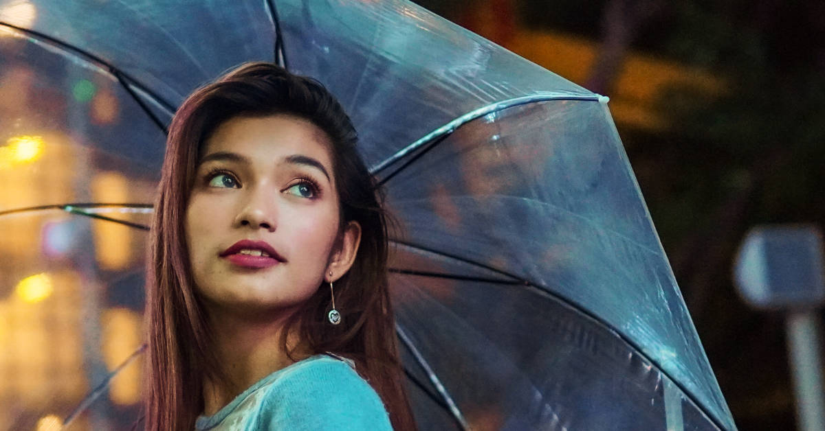 Philippines women under umbrella