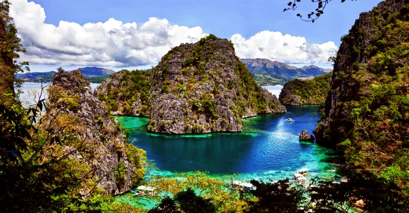 Enjoy the limestone diving or snorkeling with your filipino girl at Coron
